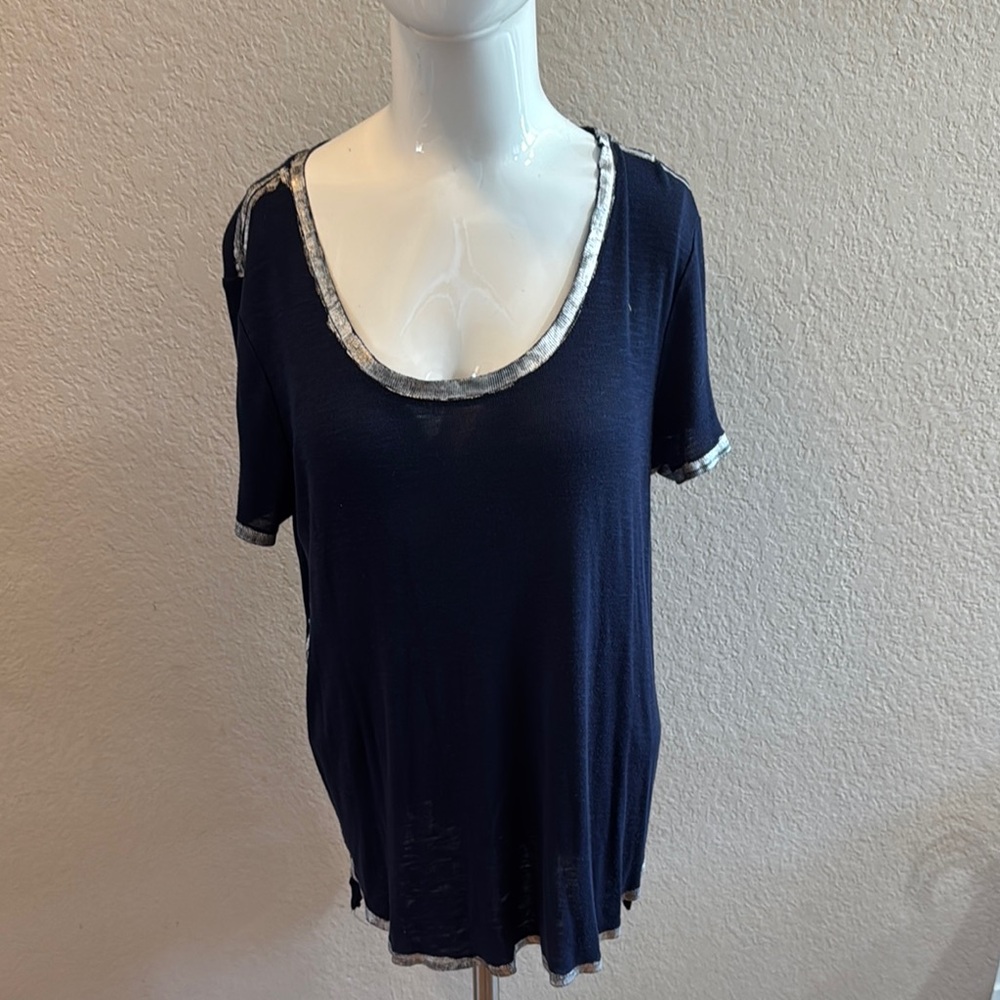 Vince Camuto Blue and Silver Relaxed Short Sleeve Tee size small